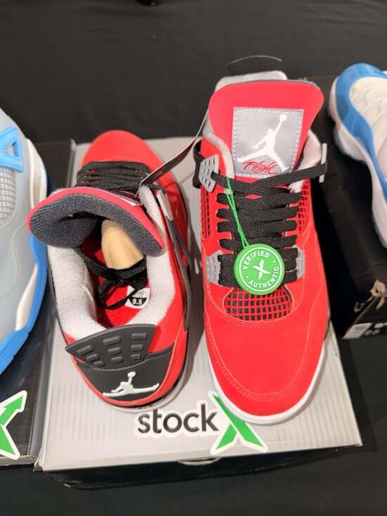Air Jordan 4 Retro \'Toro Bravo\' 2013 Size 9.5
